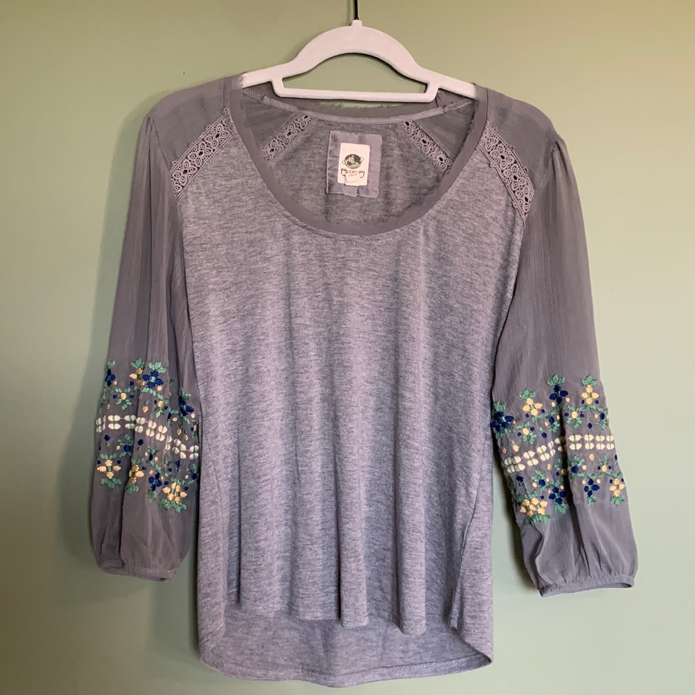 Beautiful size Small top with decorative sleeves.